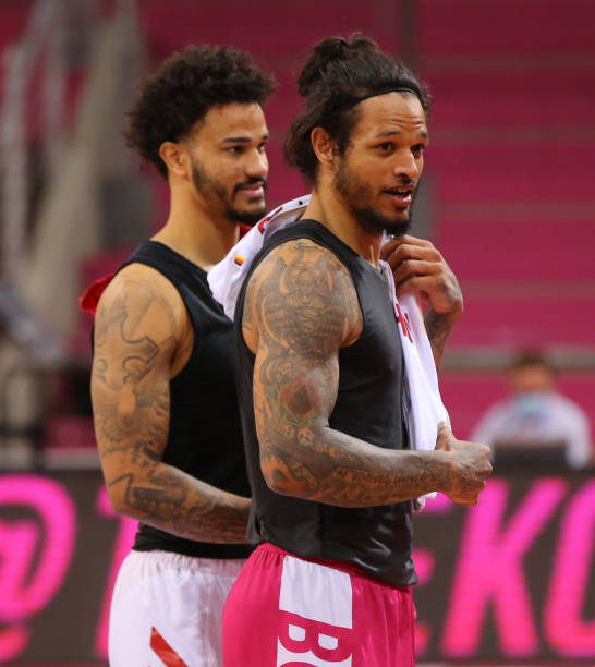 在首轮表现 在首轮表现