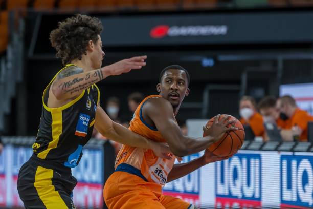 内希频繁跑 内希频繁跑