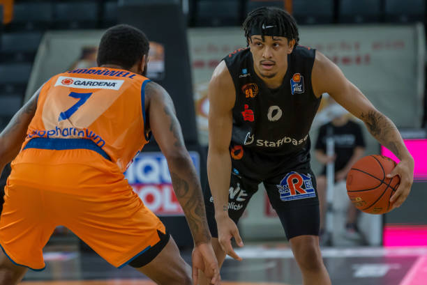 防守中的枢 防守中的枢