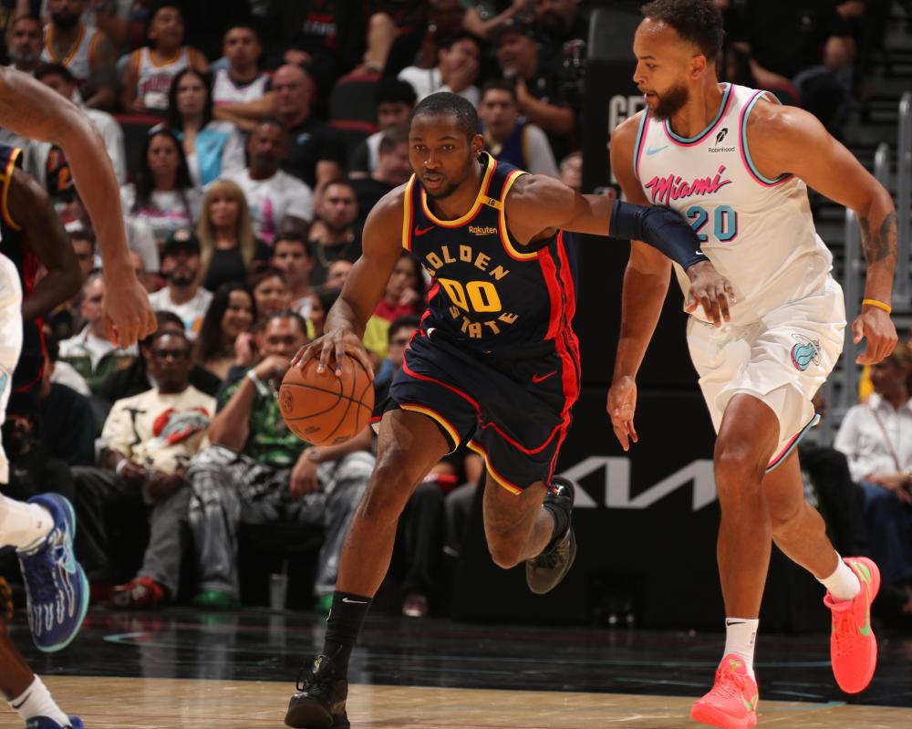 詹姆斯通过 詹姆斯通过