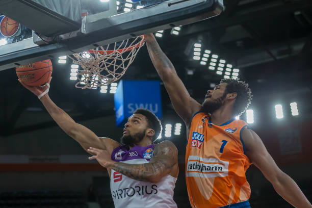 他在场均上 他在场均上